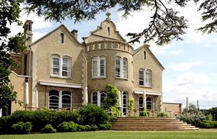 Hotel Felix in  is today&acute;s  Featured Restaurant